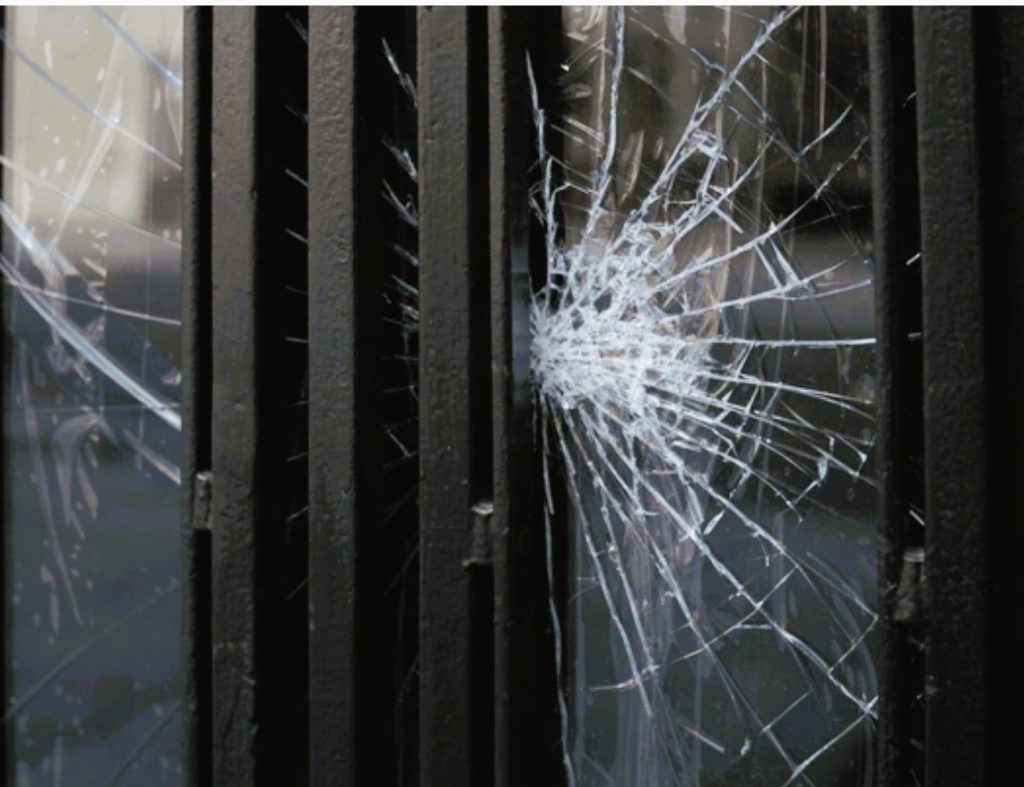 Dekt mijn brandverzekering glasbreuk of wanneer mijn raam condens heeft tussen het dubbel glas ?